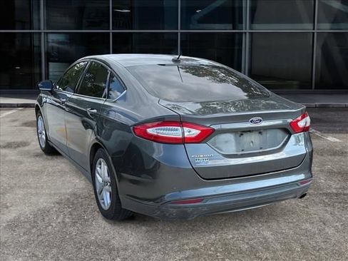 Used 2016 Ford Fusion SE FWD image 3