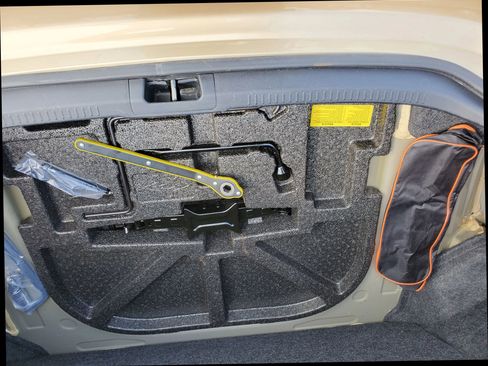 Used 2012 Toyota Camry LE FWD image 56