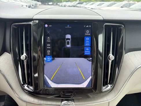 Certified 2023 Volvo XC60 B5 Plus w/ Climate Package AWD/4WD image 25