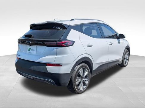 Used 2023 Chevrolet Bolt EUV LT w/ Convenience Package FWD image 7