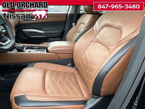 Used 2024 Nissan Pathfinder Platinum image 8