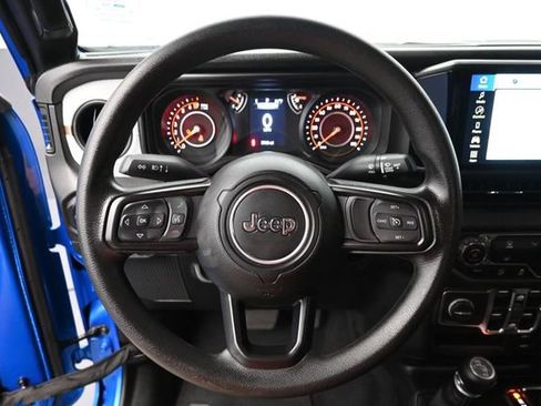 Used 2025 Jeep Gladiator Sport AWD/4WD image 28
