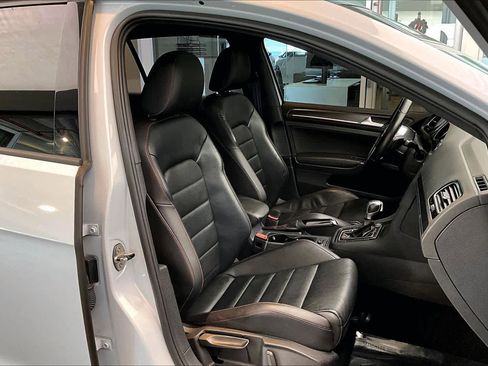 Used 2021 Volkswagen GTI SE image 8