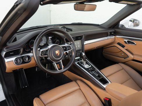 Used 2018 Porsche 911 Carrera 4S image 8