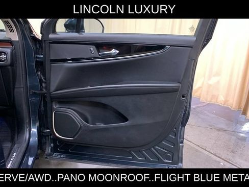 Used 2023 Lincoln Nautilus Reserve AWD/4WD image 11
