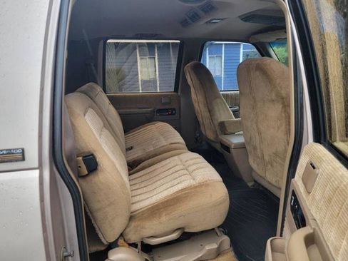 Used 1993 Chevrolet Suburban 2500 image 18