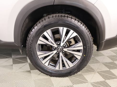 Used 2023 Nissan Rogue SV AWD/4WD image 17