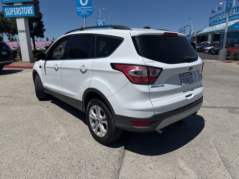 Used 2017 Ford Escape SE w/ Equipment Group 201A FWD image 7