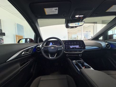 Used 2025 Chevrolet Equinox EV LT w/ Convenience Package II FWD image 3