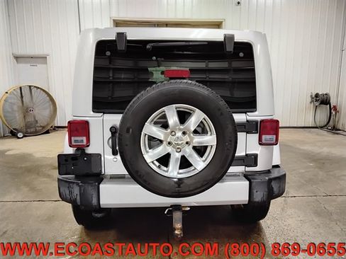 Used 2012 Jeep Wrangler Unlimited Sahara w/ Dual Top Group AWD/4WD image 8