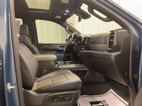 Used 2024 Chevrolet Silverado 2500 ZR2 w/ Technology Package image 8