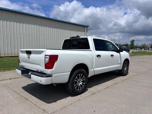 Used 2023 Nissan Titan SV image 3