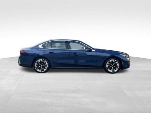 Certified 2026 BMW 530i RWD image 10
