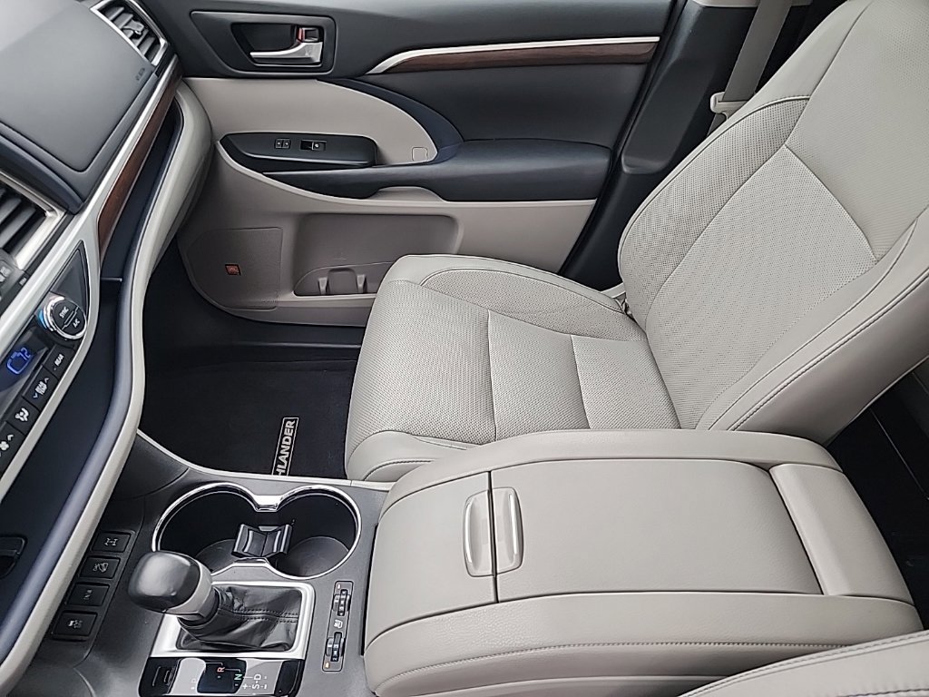 Used 2015 Toyota Highlander Limited AWD/4WD image 13