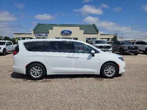 Used 2023 Chrysler Voyager LX FWD image 22