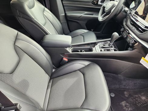 New 2026 Jeep Compass Latitude image 14