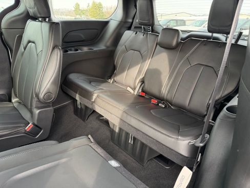 New 2026 Chrysler Pacifica Select w/ S Appearance Package AWD/4WD image 32