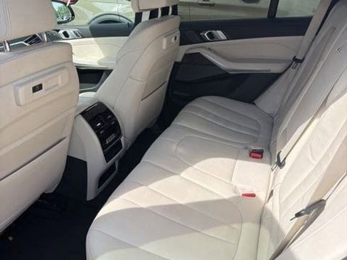 Used 2021 BMW X5 xDrive40i w/ Premium Package image 11