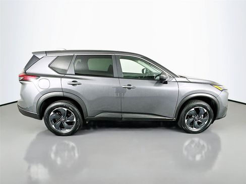 Used 2025 Nissan Rogue SV AWD/4WD image 16