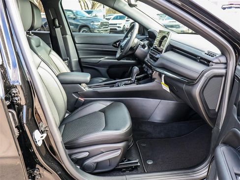 New 2026 Jeep Compass Latitude image 13