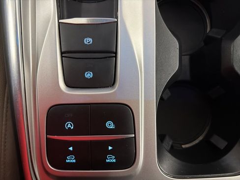 Used 2020 Ford Explorer Limited image 19