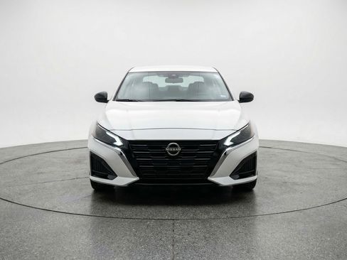 Used 2025 Nissan Altima 2.5 SV image 2