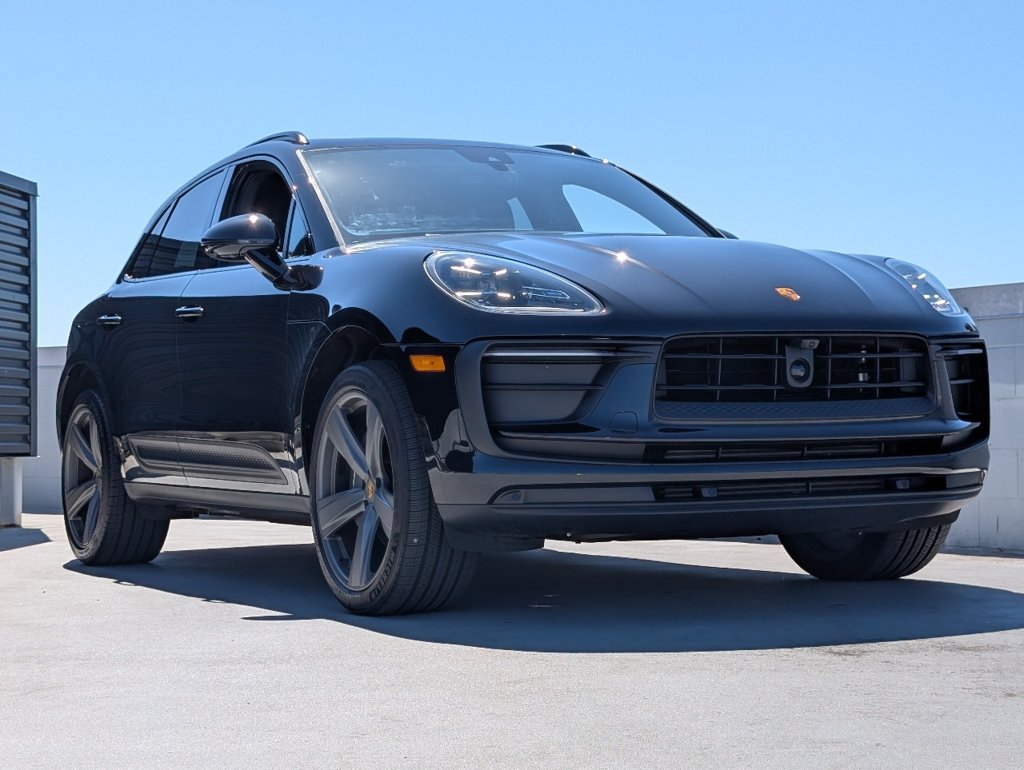 Certified 2025 Porsche Macan AWD/4WD image 25