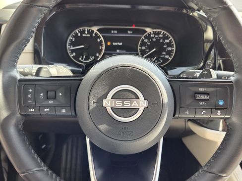 Used 2025 Nissan Pathfinder SL FWD image 32