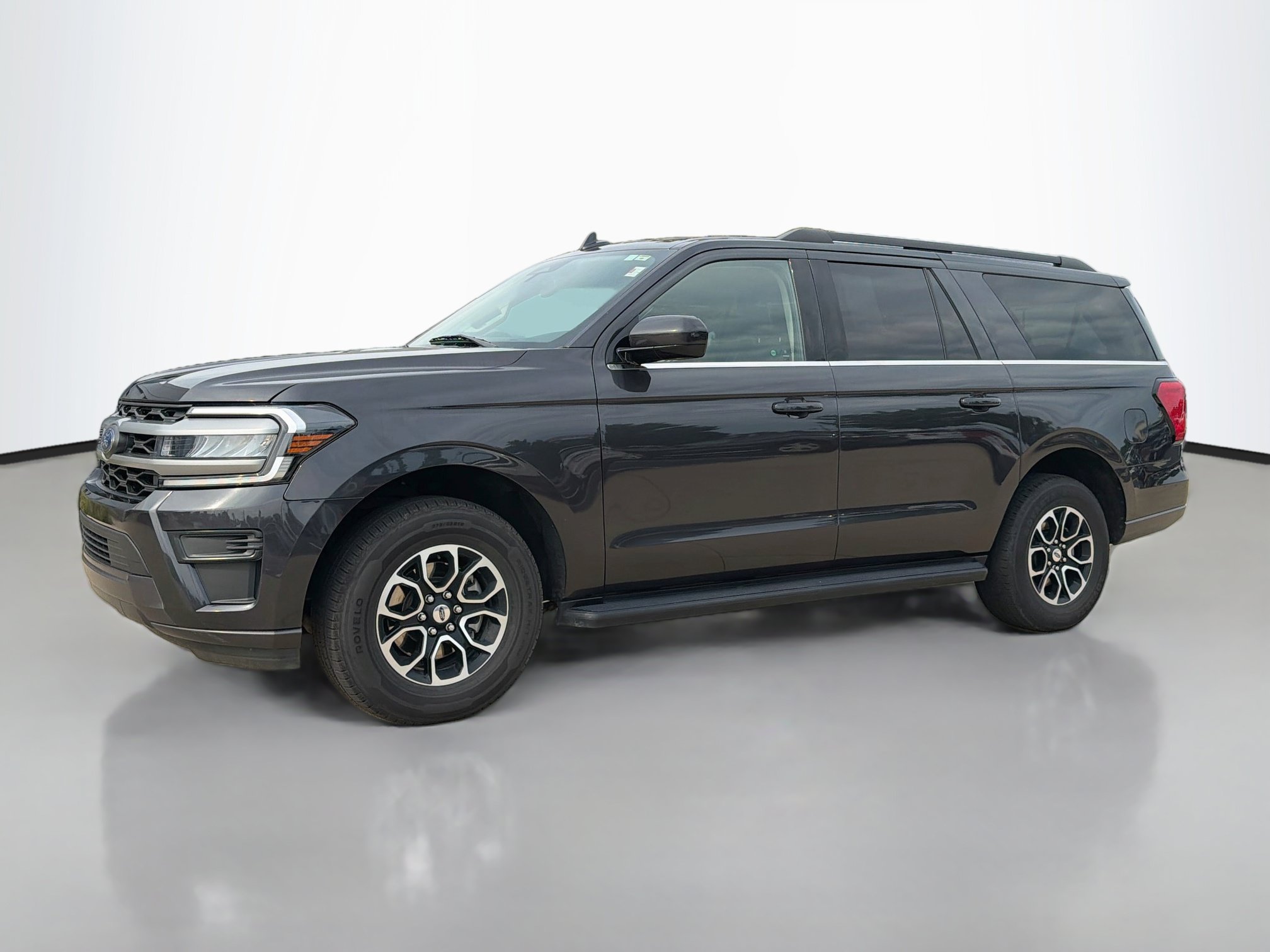 Used 2024 Ford Expedition Max XLT AWD/4WD image 3
