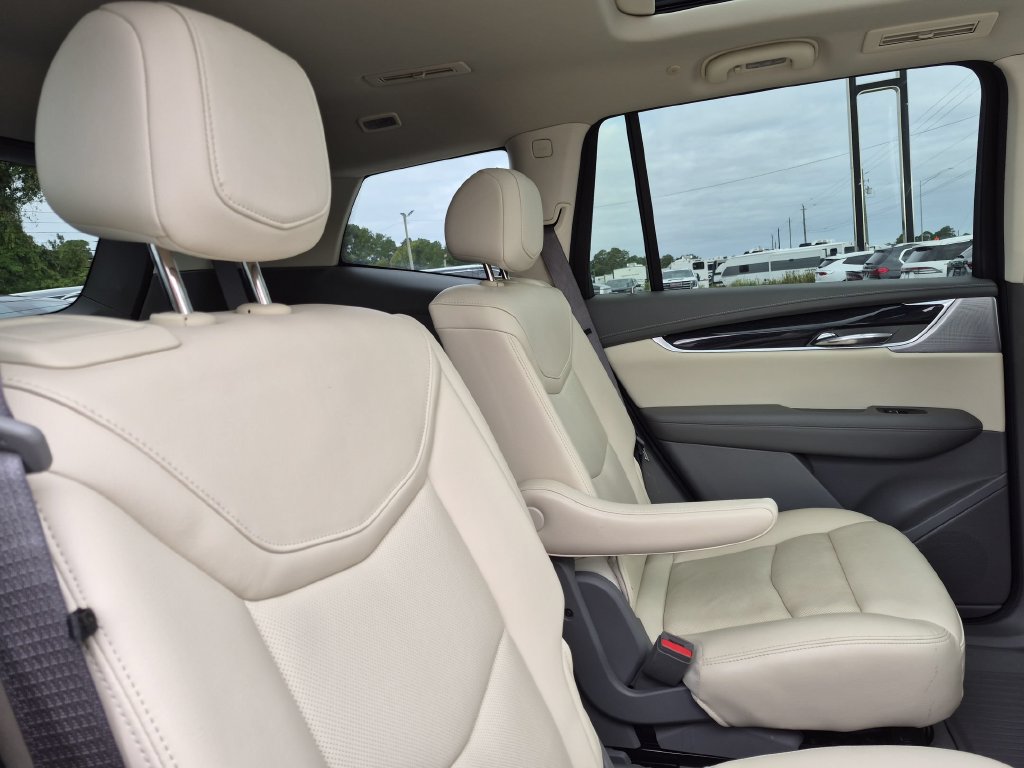 Certified 2024 Cadillac XT6 Premium Luxury w/ Technology Package AWD/4WD image 32