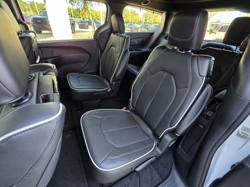 New 2026 Chrysler Pacifica Limited w/ Uconnect Theater Family Group AWD/4WD image 10