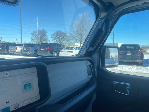 Used 2025 Jeep Wrangler Sport S image 35