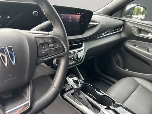 Used 2024 Buick Envista Sport Touring w/ Convenience I Package FWD image 16