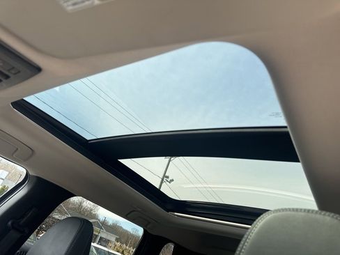 Used 2024 Mitsubishi Outlander 4WD Plug-In Hybrid image 21