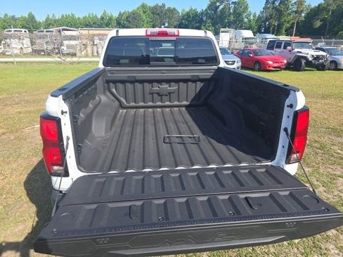 Used 2024 Chevrolet Colorado Z71 w/ Z71 Convenience Package 2 AWD/4WD image 34