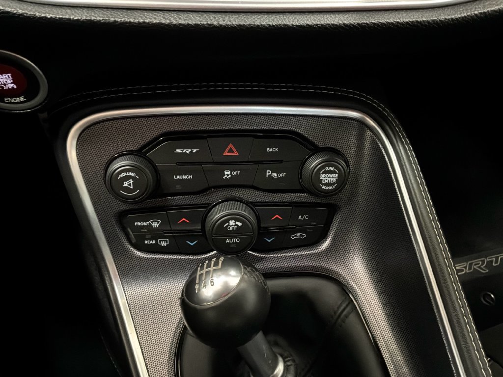 Used 2015 Dodge Challenger SRT RWD image 29