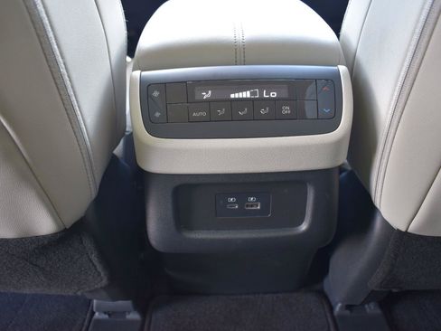 Used 2025 Nissan Pathfinder SL FWD image 49