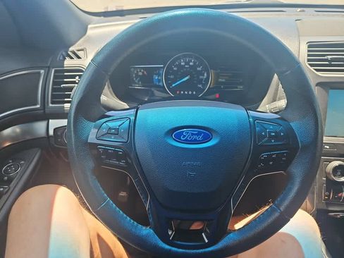 Used 2018 Ford Explorer XLT w/ Equipment Group 202A FWD image 16