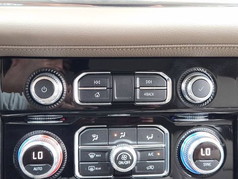 Used 2023 GMC Yukon XL Denali AWD/4WD image 18