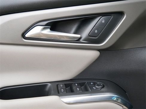 Certified 2025 Chevrolet Traverse LT image 12