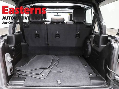 Used 2021 Jeep Wrangler Unlimited Sahara w/ Cold Weather Group image 9