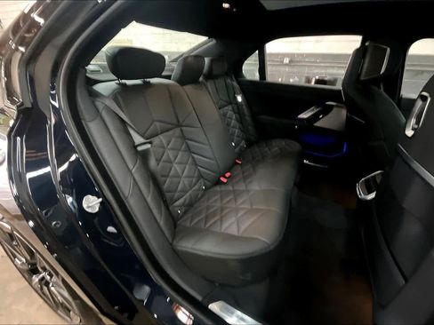 Used 2025 BMW 740i w/ Premium Package image 30