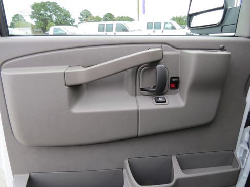 Used 2025 GMC Savana 3500 w/ Driver Convenience Package image 12