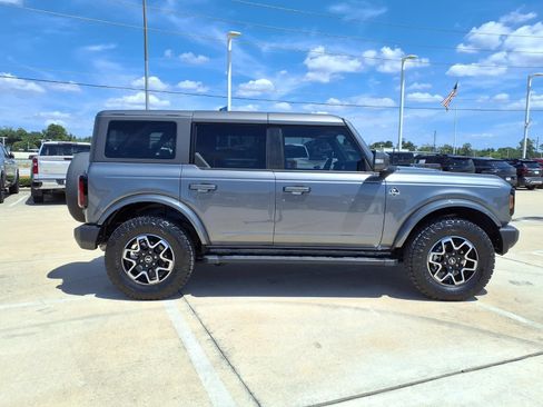 Used 2024 Ford Bronco Outer Banks AWD/4WD image 6