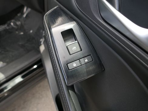 Used 2024 Nissan Rogue SV FWD image 22