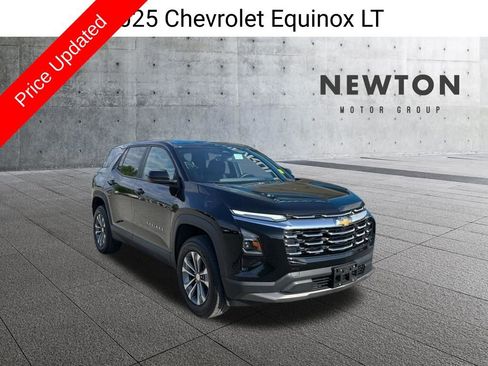 Used 2025 Chevrolet Equinox LT FWD image 1
