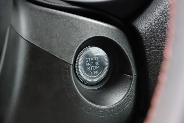 Used 2023 Jeep Renegade Trailhawk AWD/4WD image 31