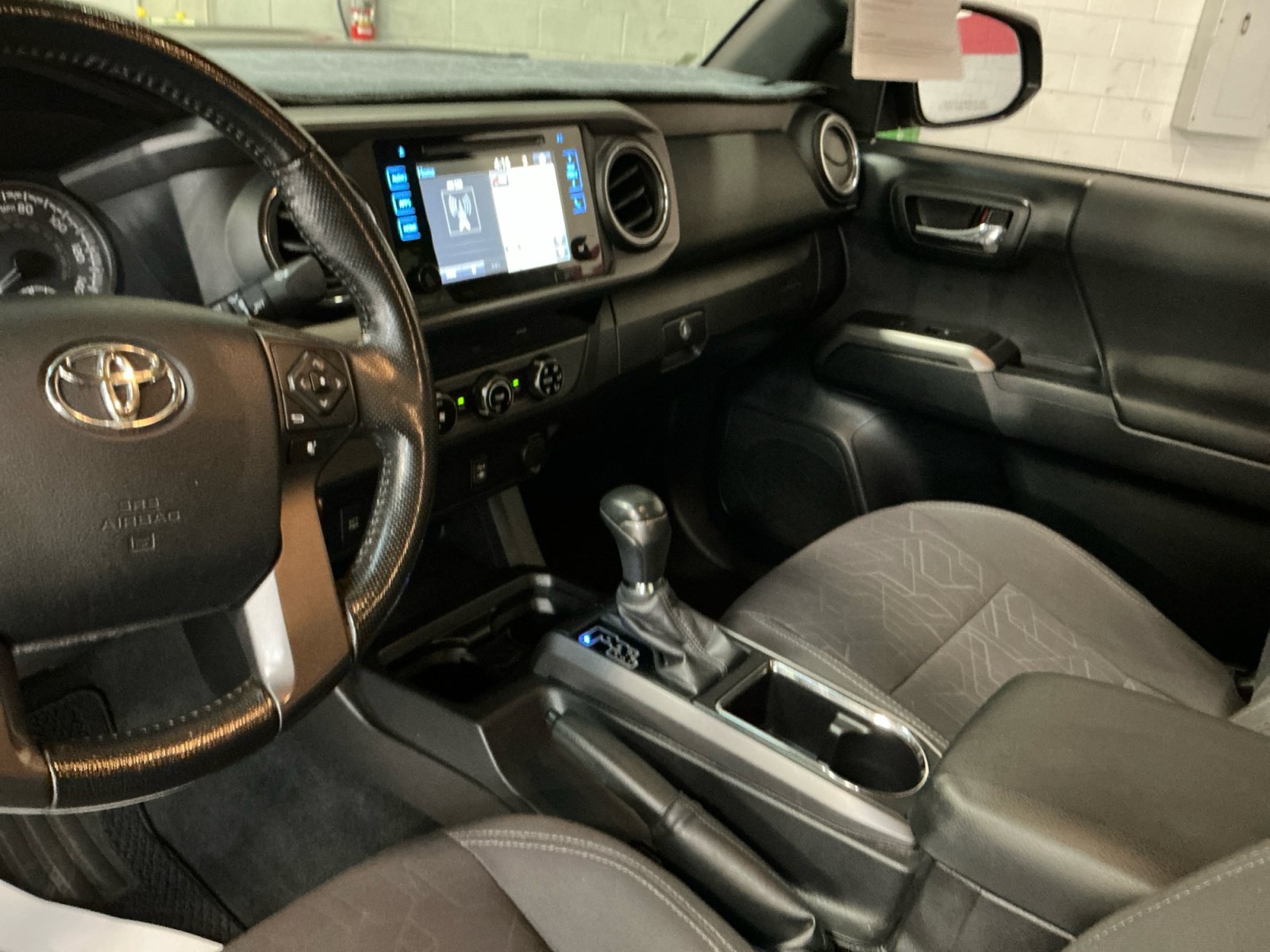 Used 2016 Toyota Tacoma TRD Sport w/ Towing Package RWD image 20