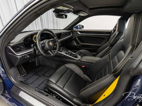Used 2022 Porsche 911 Turbo image 28