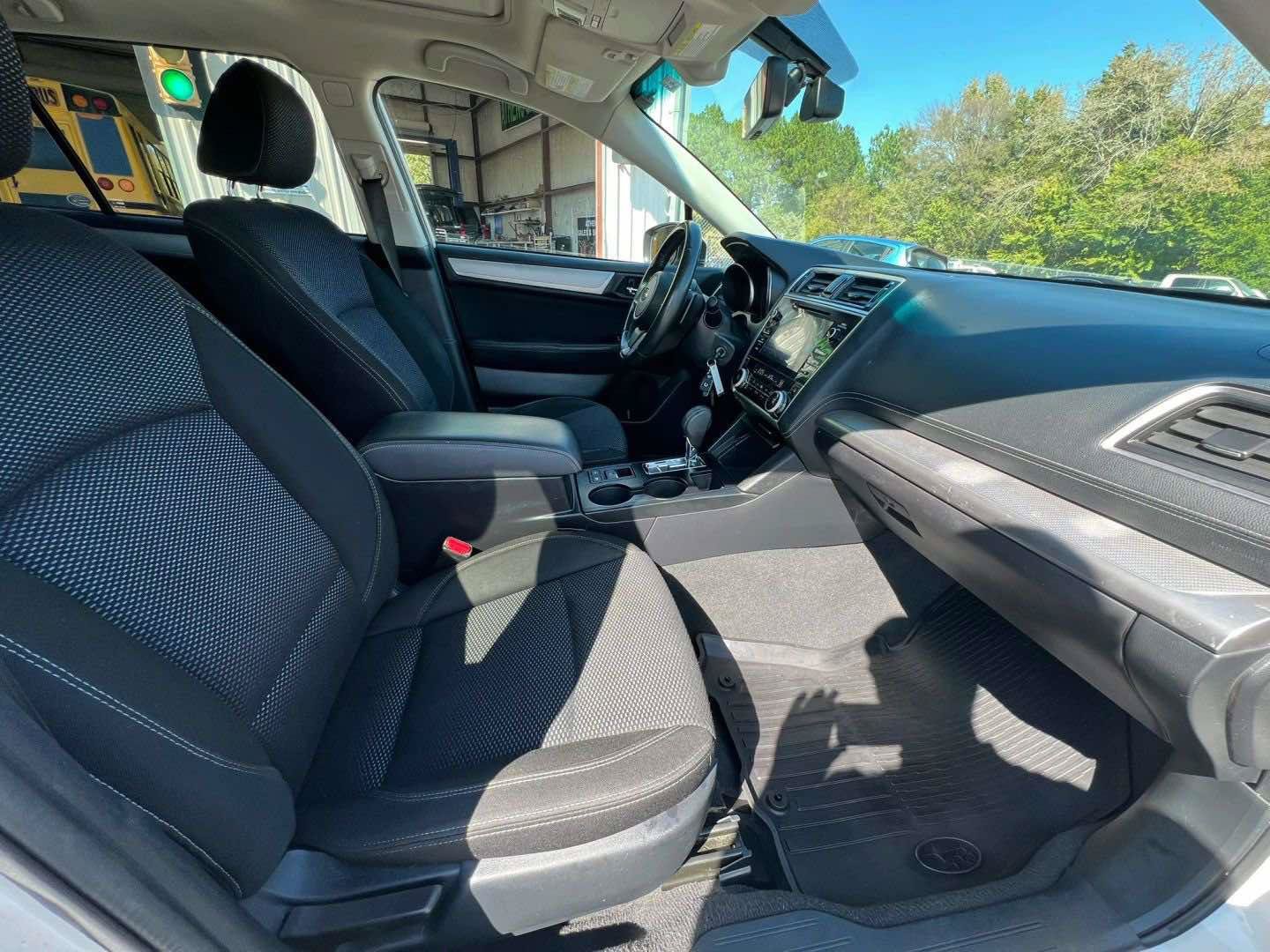 Used 2019 Subaru Outback 2.5i Premium w/ Popular Package #2 AWD/4WD image 13